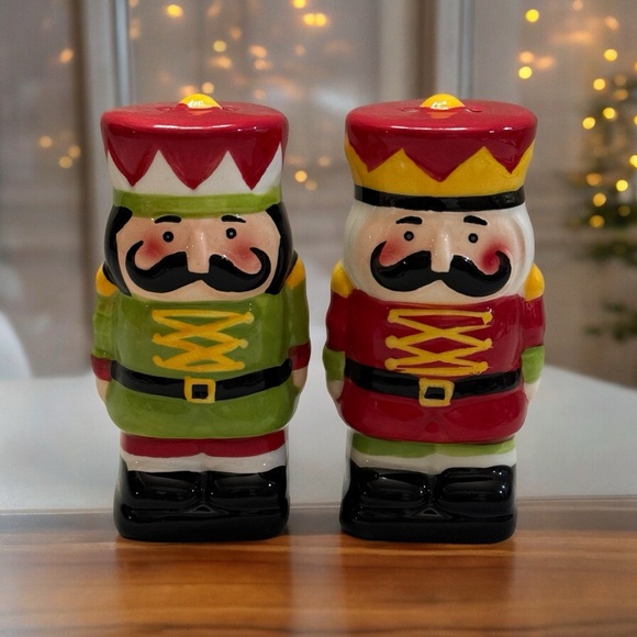 Nutcracker Ceramic Salt & Pepper Shakers NWOT - Picture 1 of 8